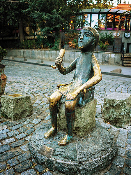 g_123665_tamada_statue_280x210.jpg