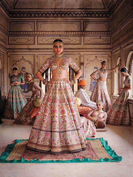 g_122353_sabyasachi_designed_clothes_280x210.jpg