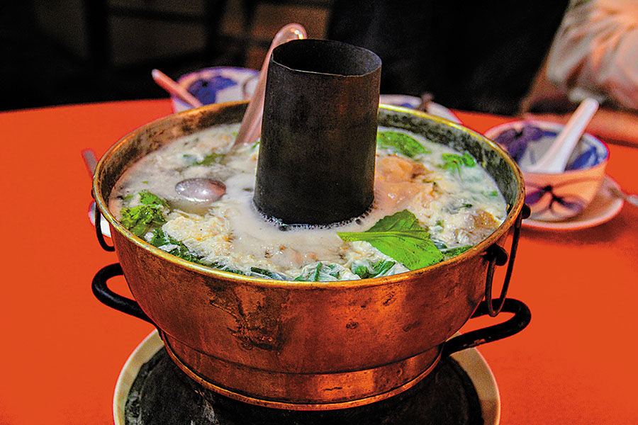 g_126693_3b.funnelsoupateauchew,theoldestchineserestaurantinkolkata_280x210.jpg