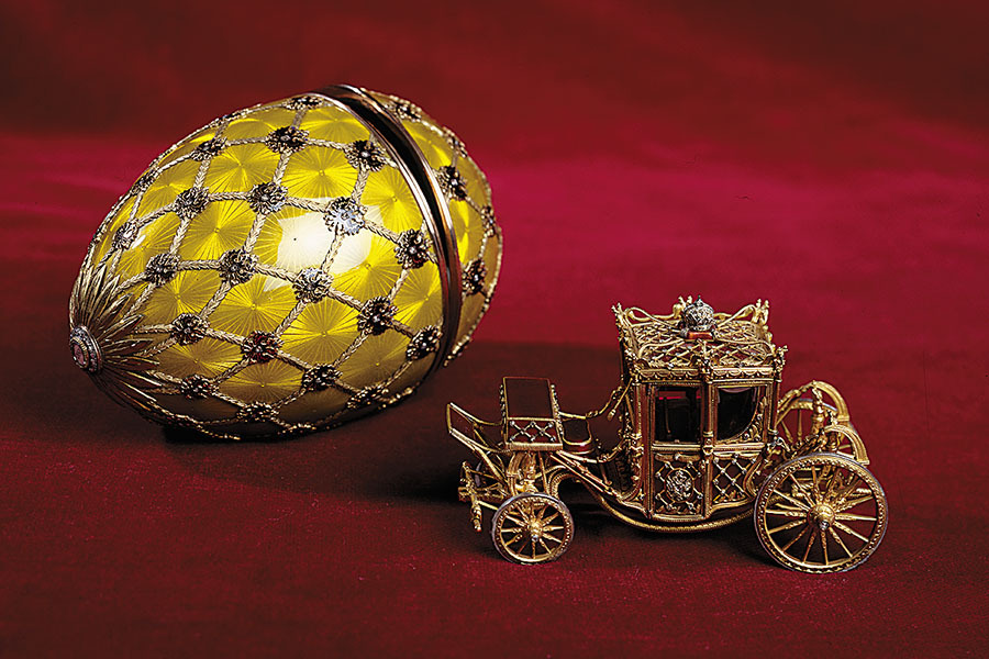fabergeegg_coronationcarriage_gettyimages-154911928