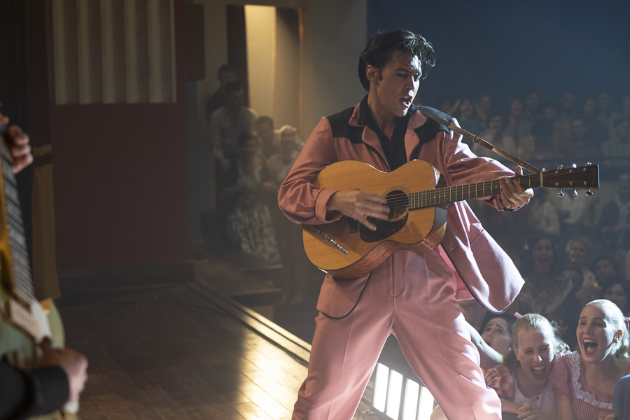 Austin Butler as Elvis Presley in Warner Bros. Pictures’ drama 'Elvis'.
Image:  Hugh Stewart, © 2021 Warner Bros. Entertainment Inc. All Rights Reserved.