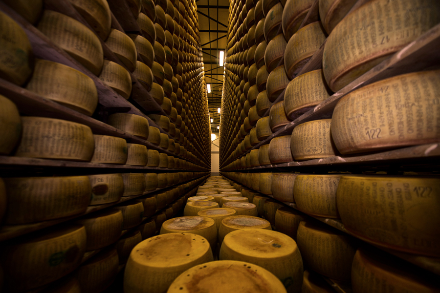 Can the digital tracing of Parmigiano Reggiano wheels put an end to counterfeiting?
Image: D-VISIONS / Shutterstock