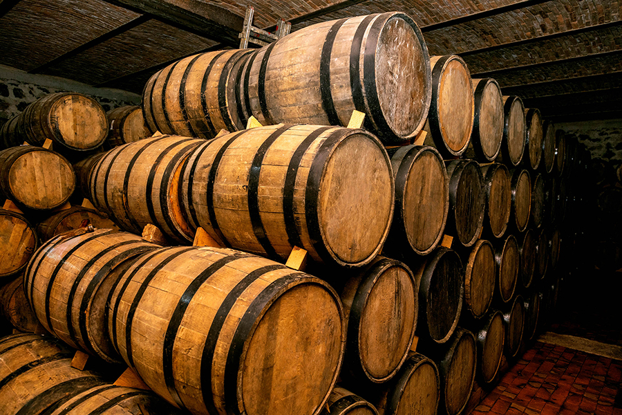 Wine auctions can be a good way to discover organic wines.
Image: Jesus Cervantes / Shutterstock