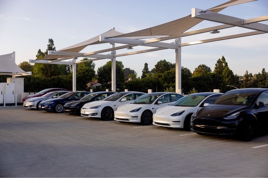 Tesla cars at a charging station in San Diego, July 21, 2021. Prices at the pump have apparently given some Americans second thoughts about electric vehicles, but two practical problems remain: not enough cars and relatively few charging stations. Image: Roger Kisby/The New York Times