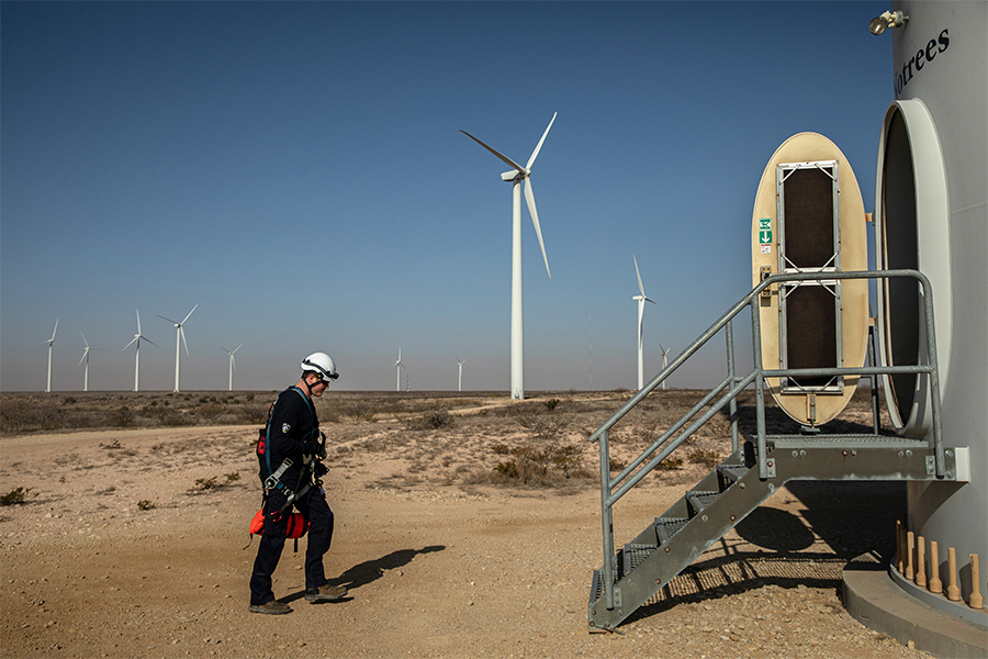 Duke Energy’s wind power project near Notrees, Texas, on April 20, 2021. Berkshire Hathaway competitors, including Duke Energy, have set more ambitious climate goals. Image: Tamir Kalifa/The New York Times