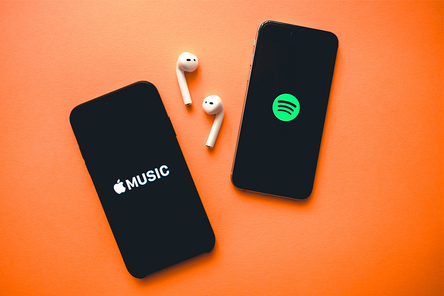 Subscribers to paid music platforms continue to increase their listening time.
Image: nikkimeel / Shutterstock