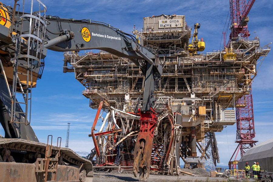 A handout released by Aker Solutions shows a machine demolishing elements of decommissioned oil platform Gyda in a yard in Stord (Norway) on July 11, 2022. Image: Bj¯rn Arve Baldersheim/Aker Solutions/AFP 