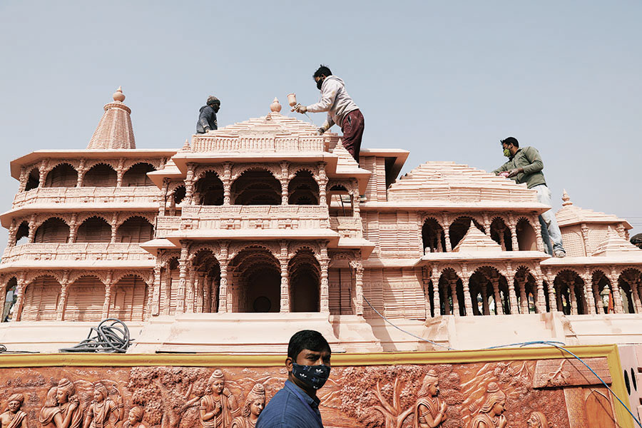 Workers give finishing touches to the model of the proposed Ram temple that Hindu groups want to build in Ayodhya, on a tableau during a media preview of tableaux participating in the Republic Day parade in New Delhi, India January 22, 2021. Image: Anushree Fadnavis / Reuters