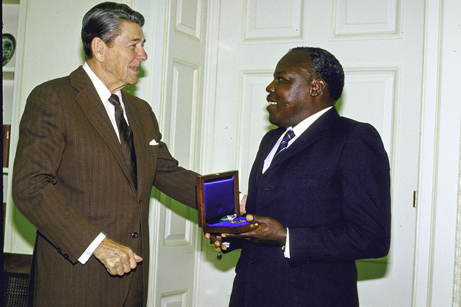 A file photo of Kenyan anthropologist Kimeu Kamoya awarded by U.S President Ronald Reagan, October 01, 1985. Image: Diana Walker/Getty Images