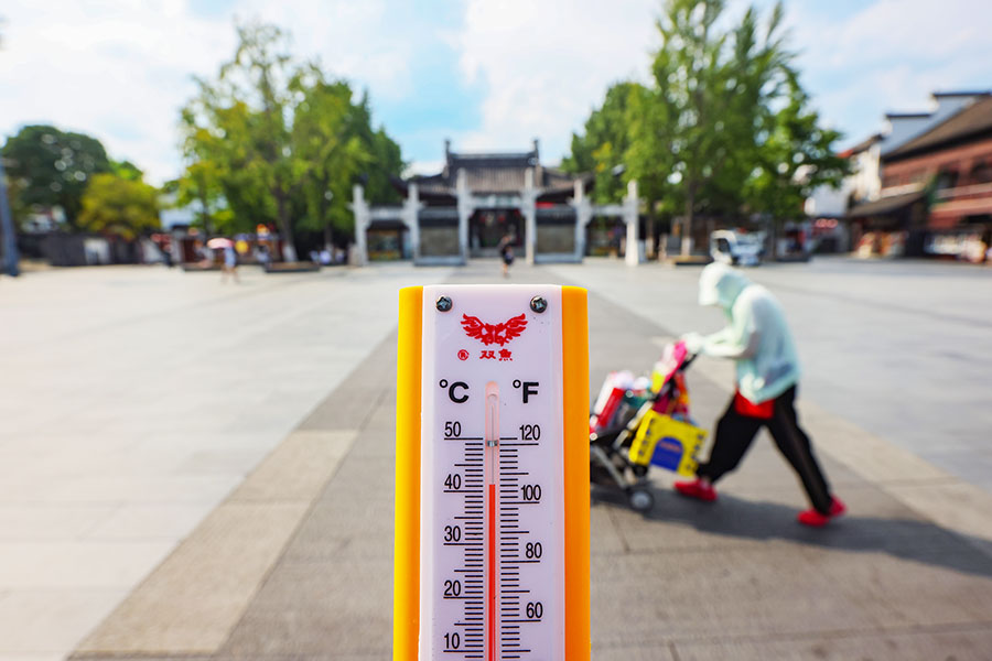 A thermometer displays 41 degrees Celsius amid a heatwave in this illustration photo on August 10, 2022, in Nanjing, Jiangsu Province of China. Image: Yang Bo/China News Service via Getty Images