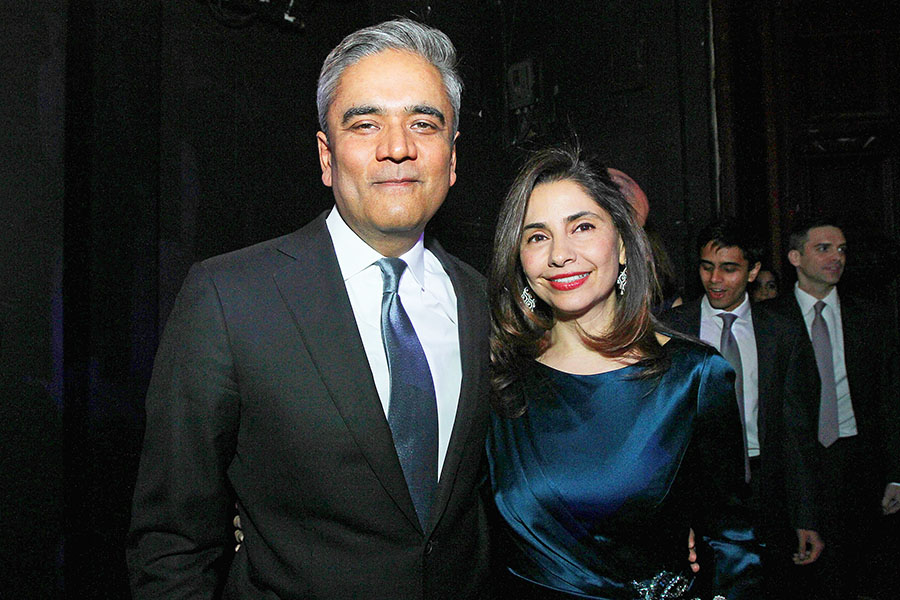 Anshu Jain and his wife, Geetika Jain, in New York, Feb. 26, 2014. Jain, who helped transform Deutsche Bank from a conservative middle-market lender in Germany into a Wall Street giant and who eventually became its first non-European chief executive, died on Saturday, Aug. 13, 2022, in London, where he lived. He was 59. (Tina Fineberg/The New York Times)