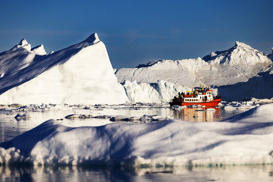 Authorities in Greenland are now mulling ways of controlling crowd numbers in order to protect the fragile environment, already under threat from global warming. Image: Odd Andersen/AFP 