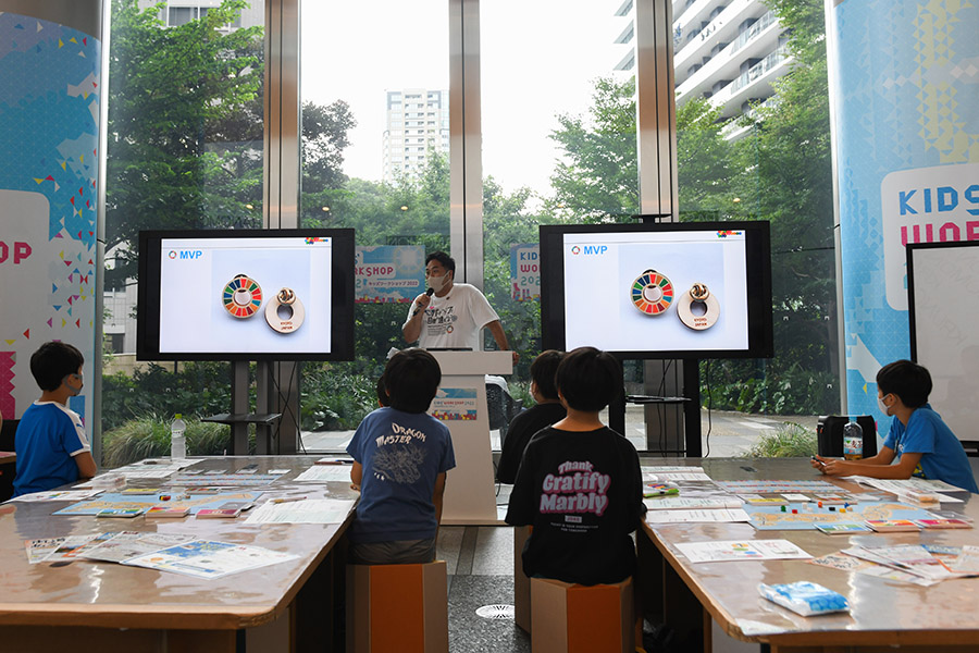 An advertisement for the Itochu Sustainable Development Goals Studio’s Kids Park workshop in Tokyo, Aug. 17, 2022. With the support of Japan’s biggest business federation, Keidanren, the country has embraced the U.N. campaign to aspire to become a better place by ending poverty, improving education and reducing inequality. (Noriko Hayashi/The New York Times) 