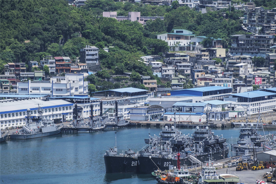 FILE — Taiwanese navy ships in Keelung, Taiwan,on  August 5, 2022. Worried about the Chinese threat to Taiwan, the U.S. and others have tried to expand their piece of the island’s semiconductor production.  Image: Lam Yik Fei/The New York Times