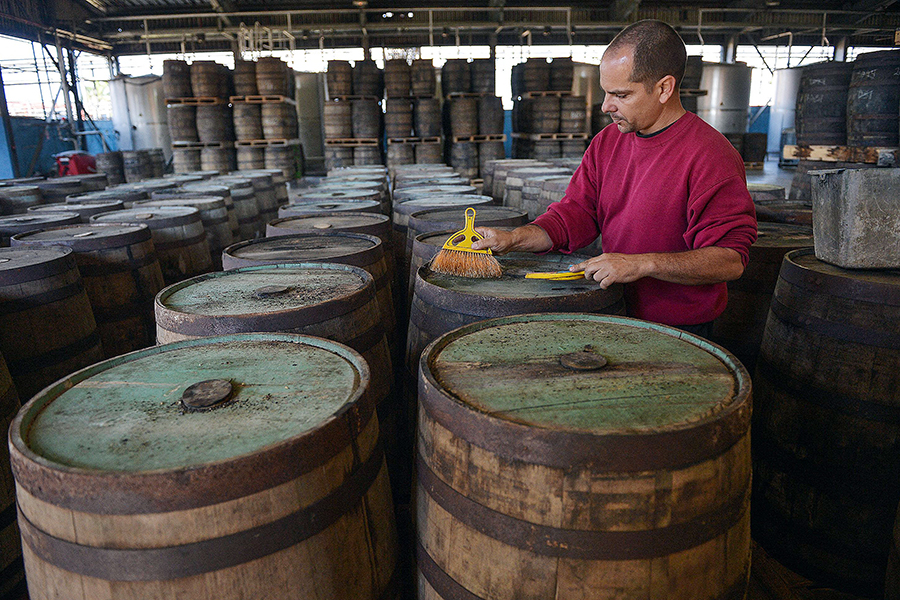 The knowledge of Cuba's light rum masters was added to UNESCO's list of intangible heritage on November 30, 2022.
Image: Yamil Lage / AFP 