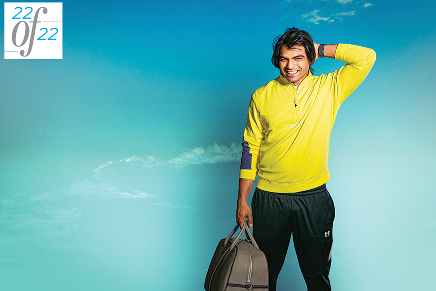 If 2021 turned Neeraj Chopra into a national hero with his throw of 87.58 m at the Tokyo Games, this year, he’s only picked up from where he left off.
Image: Madhu Kapparath; Styling: Yatan Ahluwalia; Hair: Atul Sharma; Makeup: Sakshi Verma; Athleisure wear by Under Armour; Sports leather bag by Three Sixty; Casual watch by GUESS
