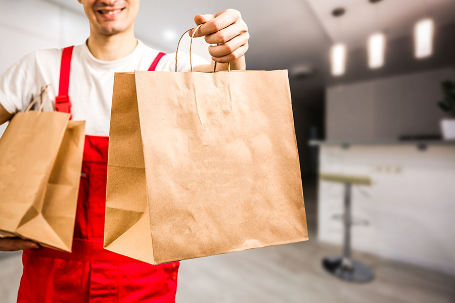 Restaurant home delivery is the most expensive in the United States and the cheapest in Brazil. Image: Shutterstock

