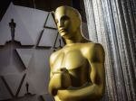 Oscars adds 'fan favourite' prize voted by Twitter