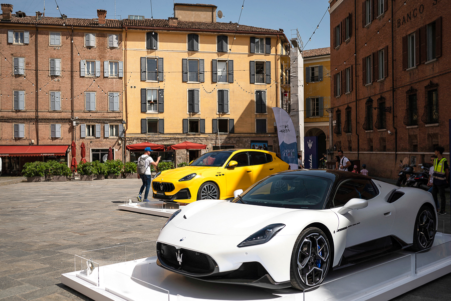 
Every year—with a hiatus for coronavirus—industry types and fans flock to Modena for a weekend to talk business and admire the spectacular cars and bikes displayed around town.
Image: Marco Bertorello / AFP