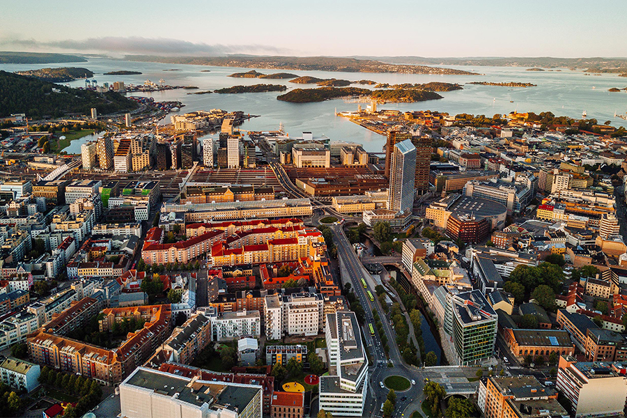 With an average of 25 days of vacation per year and 707 days of parental leave, the Norwegian capital Oslo tops the list of cities with the best work-life balance.
Image: Drazen / Getty Images 