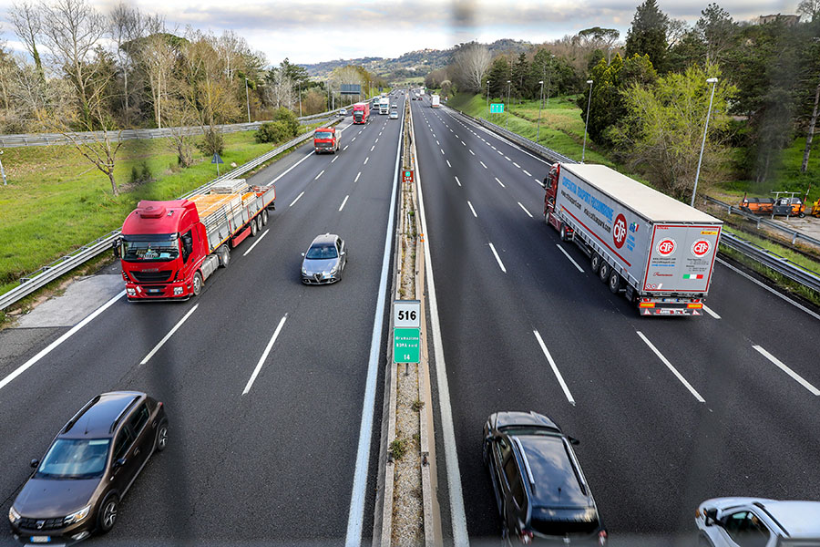 Traffic along the A1 Highway operated by Autostrade per l'Italia SpA, near Rome, Italy, on Thursday, April 7, 2022. Image: Alessia Pierdomenico/Bloomberg via Getty Images