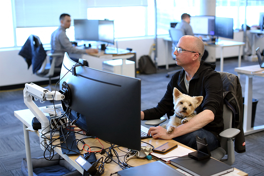 Adorit Boutique owner Emma Inns (L) speaks to a customer on May 5, 2022 in Ottawa, Canada. According to a recent Leger survey for PetSafe, 51 percent of Canadians support bringing dogs to the office. (Credits: Dave Chan / AFP)