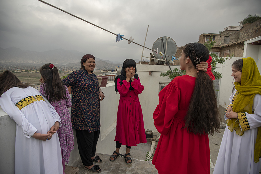 Girls and women at a home during the Eid al-Fitr holiday, in Kabul, Afghanistan, May 2, 2022. The ruling Taliban recently decreed that Afghan women must cover themselves from head to toe, and many girls have not been to school in months. Image: Kiana Hayeri/The New York Times

