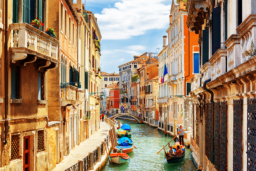 What if your remote office allowed you to watch the gondolas in Venice go by? Image: Shutterstock