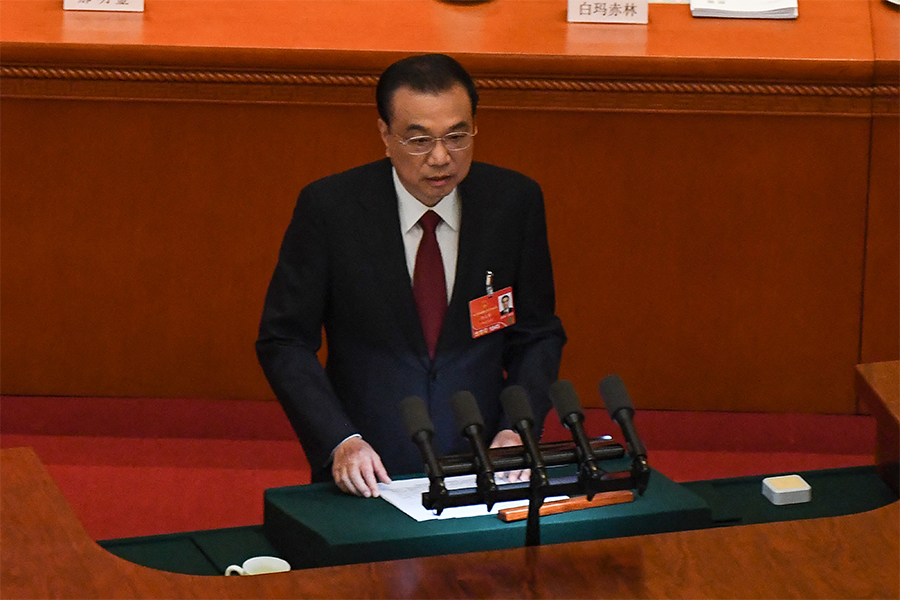 Premier Li Keqiang at a State Council meeting to discuss the China economy during the lockdown. 