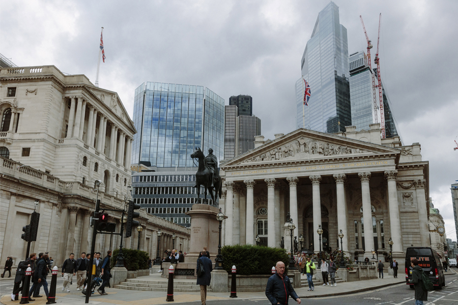 The Royal Exchange, a center of commerce, in London, Sept. 28, 2022. Plans by Britain’s Prime Minister Liz Truss to cut taxes and freeze energy bills caused upheavals among complex financial instruments that pension funds use to minimize the impact of interest rate changes, leading to a bond market rout that prompted the Bank of England to intervene. (Alex Ingram/The New York Times)