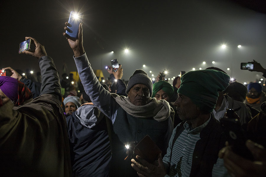 A file photo of farmers on a vigil remembering the farmers who lost their lives during the protests at Ghaziabad border, India. The government ordered Twitter to block 1474 accounts and 175 tweets to be blocked, under India’s Information Technology Act of 2000, according to MediaNama. The tweets, from February 2021 to February 2022, reportedly were those that were critical of the government’s handling of a massive farmers’ protest in north India, and its response to the Covid crisis in the country.
Image: Anindito Mukherjee/Getty Images
