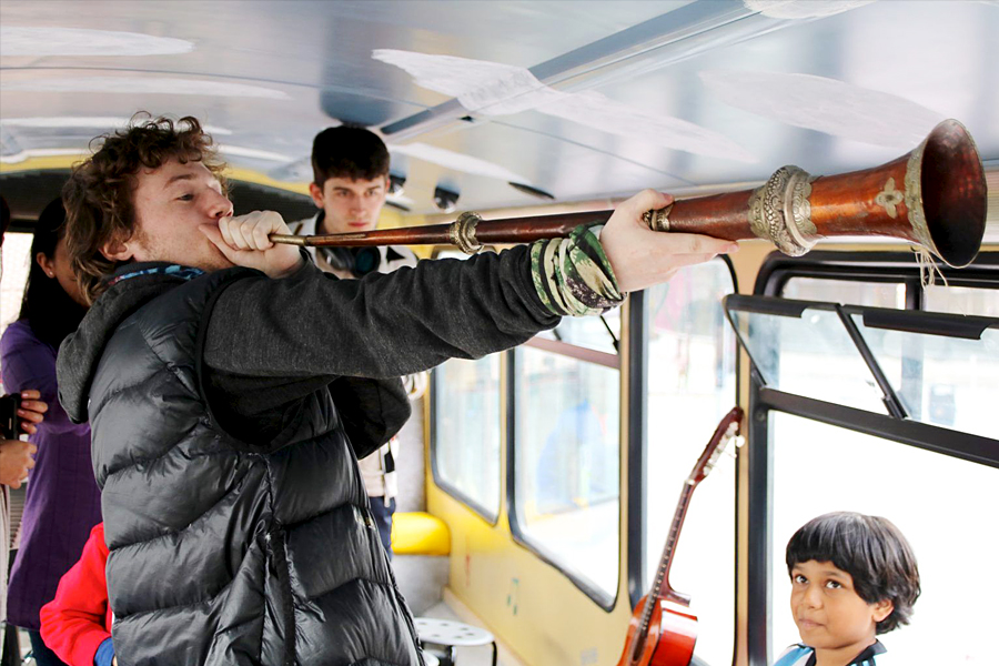 In the United Kingdom, a music school is proposing to help give kids a taste for the fourth art by means of a specially kitted out bus. Image: Photography Courtesy of MusicOnWheels