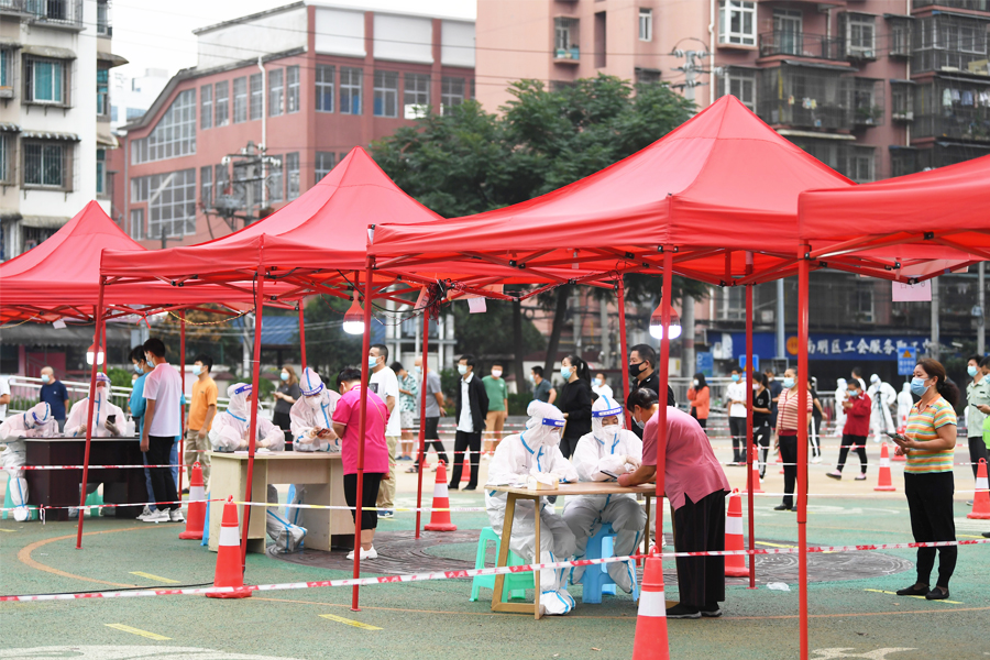 Medical staff take nucleic acid samples for residents at a nucleic acid sampling site in Nanming district, Guiyang, China, Sept 9, 2022. Image: CFOTO/Future Publishing via Getty Images

