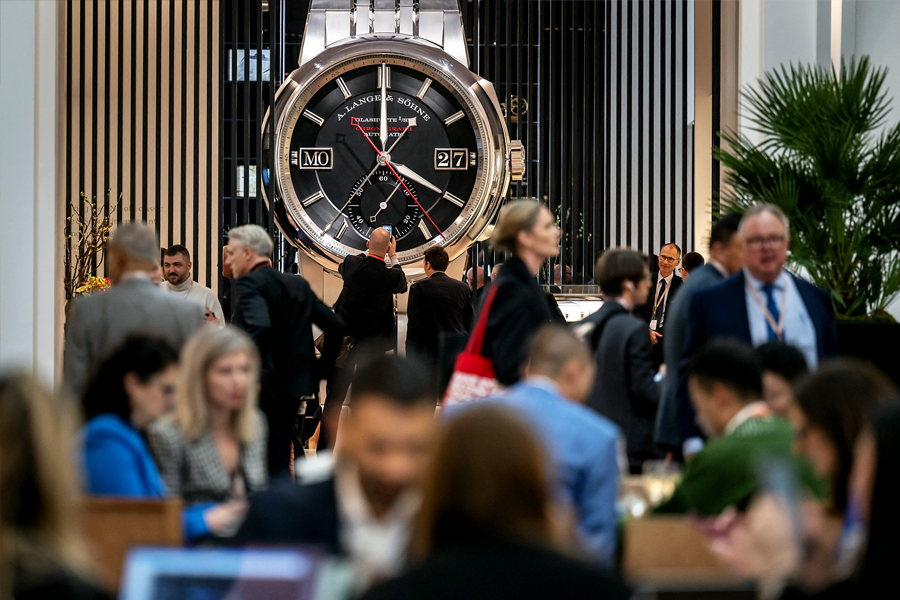 Switzerland's major luxury watch brands are cautiously optimistic that Chinese tourists will boost sales this year, if they return to Europe in large numbers after the easing of domestic Covid restrictions. Image: Fabrice Coffrini / AFP©