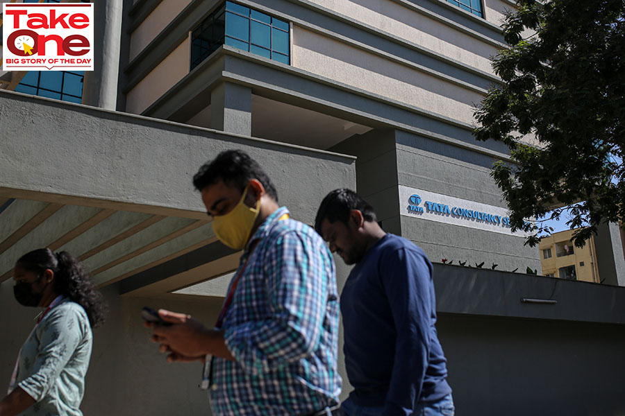 The analysts expect TCS to report fiscal Q4 revenue growth of 1.1 percent versus the previous quarter, and 11.2 percent increase over the same period a year earlier, in constant currency terms, which eliminates the impact of currency exchange rate fluctuations.
Image: Dhiraj Singh / Bloomberg via Getty Images