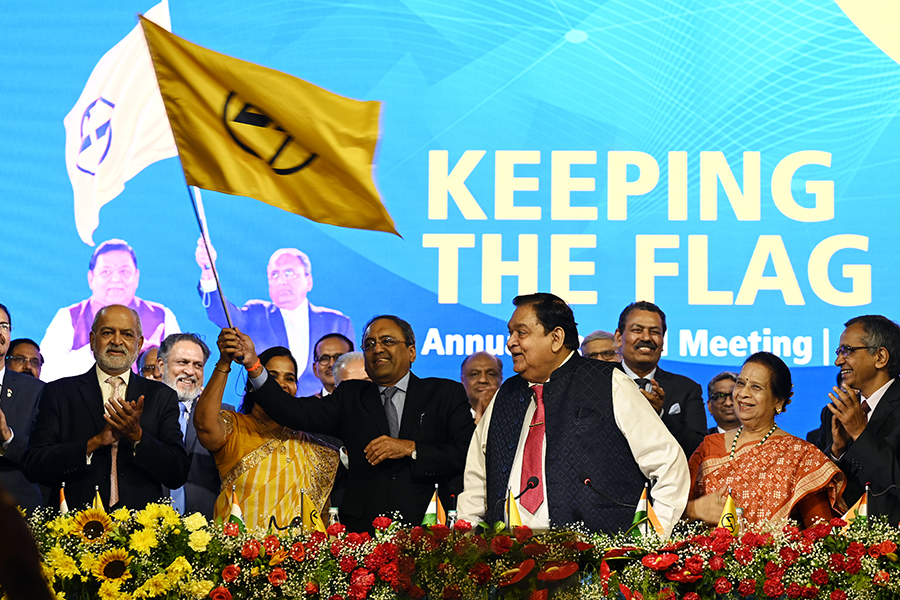 Handing over the baton: L&T Group Chairman AM Naik unveiled the first L&T flag in ‘caterpillar yellow’ at the 25th AGM in Mumbai. He handed the symbolic flag to SN Subrahmanyan who will take over as the chairman and managing director.
Image: Swapnil Sakhare for Forbes India