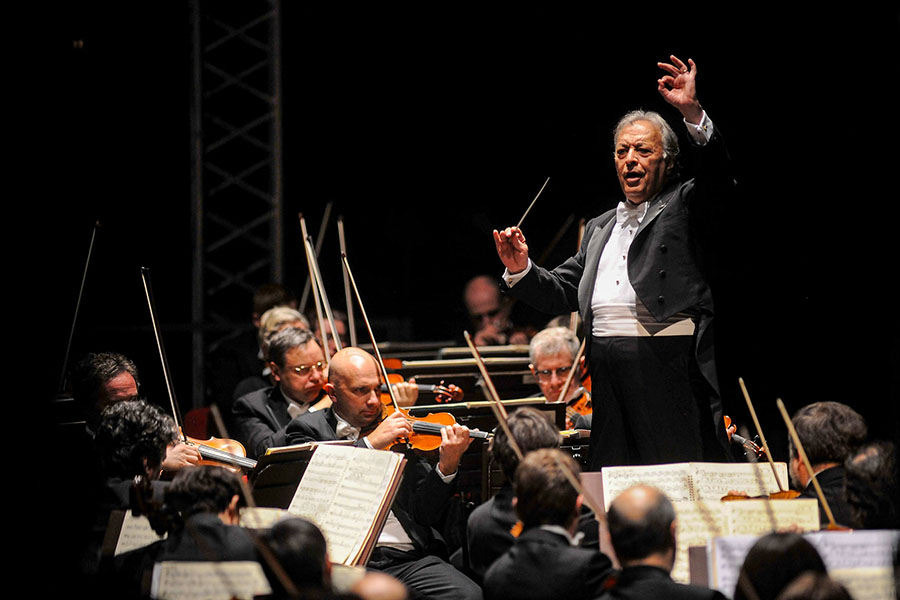 (File) Zubin Mehta conducts the Orchestra del Maggio Musicale Fiorentino in Bologna, Italy, in 2014 Image: Roberto Serra - Iguana Press/Getty Images 