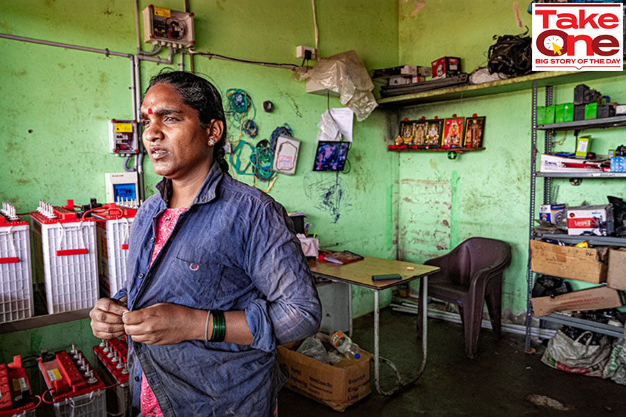 Yallama runs a solar-powered auto repair shop in Venkatagiri Kote, Devanahalli about 40 km away from Bengaluru. She earns Rs 12,000 per month after deducting rent. To earn a little extra, she also runs a solar-powered sewing machine from home; Image: Selvaprakash Lakshmanan for Forbes India