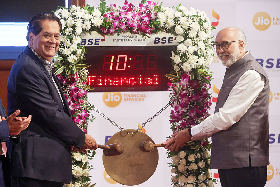 Independent Director and Non Executive Chairman, Jio Financial Services Limited (JFSL), KV Kamath and Chairman Bombay Stock Exchange (BSE), Subhash S Mundra pose for a picture ahead of the listing ceremony of JFSL at the Bombay Stock Exchange in Mumbai, India, August 21, 2023.
Image: Reuters/Francis Mascarenhas