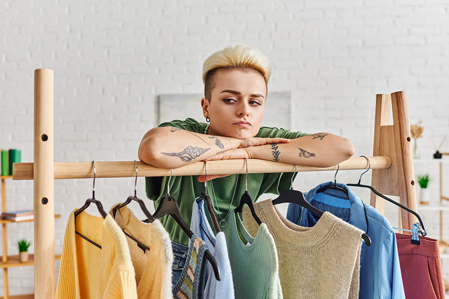 Consumers often lack insight into their consumption patterns, including when consumption shifts from being a necessity to a choice, and how behaviour is influenced by the desire for social status and the addictive environments fostered by the fast-fashion industry.
Image: Shutterstock