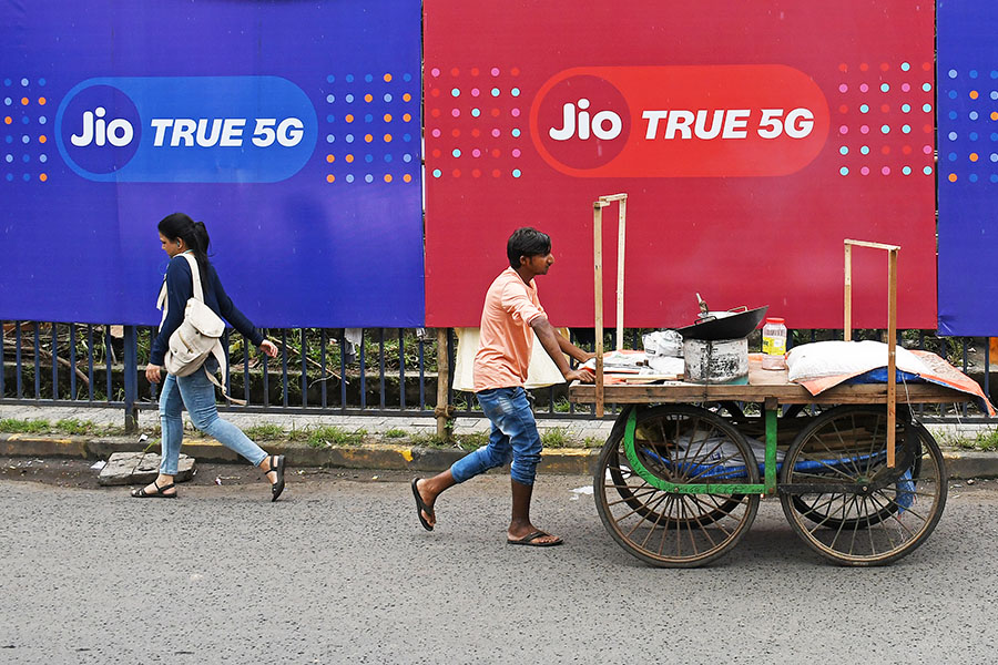 Reliance is now using its own 5G stack to become the first operator in the world to launch commercial services on millimetre-wave spectrum, using Standalone 5G
Image: Ashish Vaishnav/SOPA Images/LightRocket via Getty Images