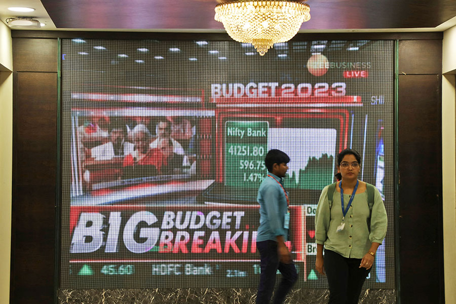 The BSE Sensex eventually ended at 59,708.08, up 158.18 points or 0.27 percent.
Image: Shutterstock