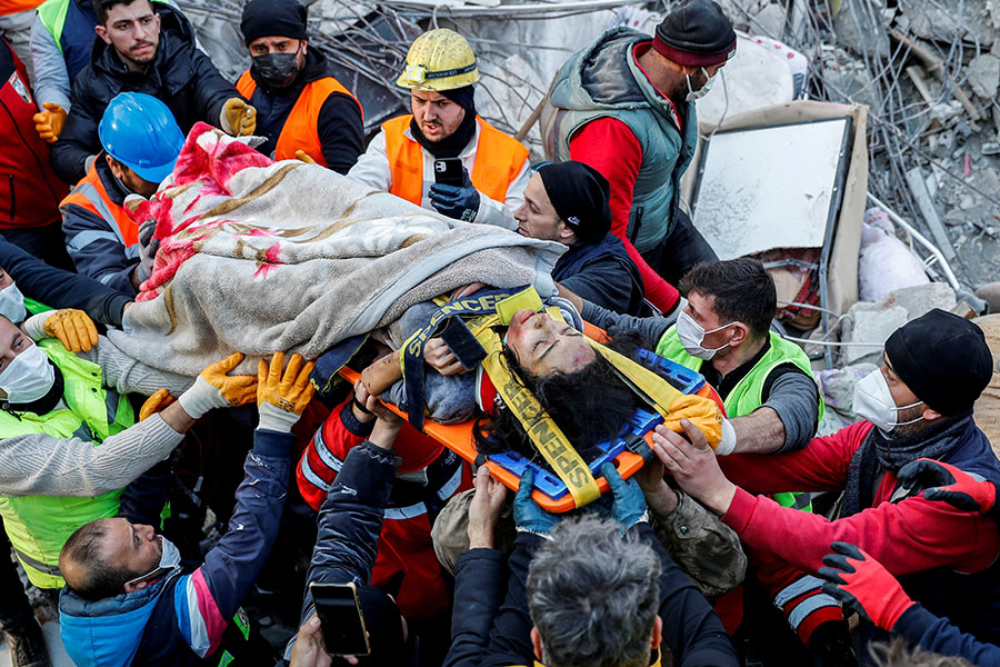 Rescuers carry 27-year-old survivor Rabia Ofkeli in the aftermath of a deadly earthquake in Hatay, Turkey February 10, 2023.
Image: Kemal Aslan/ Reuters