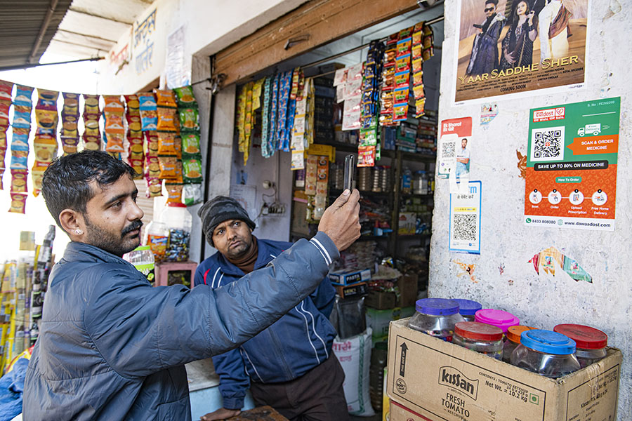 (L to R) Yash Harlalka Co-Founder at Dawa Dost and Amit Choudhary CEO and Co-Founder at Dawa Dost in front of a Dawa Dost medicine store located in the vicinity of Jaipur city’s main railway station. 4th January, Jaipur, Rajasthan.