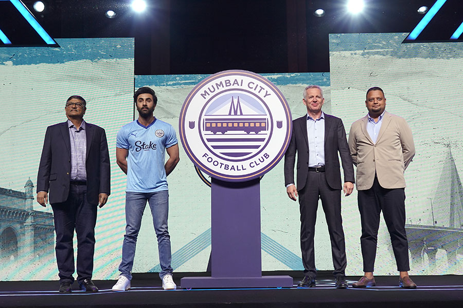 COO of City Football Group Roel de Vries (second from right), along with Mumbai City co-owners Bimal Parekh (extreme left) and Ranbir Kapoor (second from left), and CEO Kandarp Chandra (right) unveil  Mumbai City's new crest in Mumbai on Friday. Image: Mumbai City FC