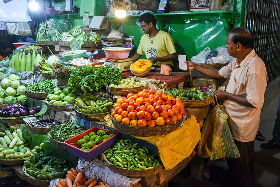 Spillovers from tomato price spikes to prices of other commodities and unhinging inflation expectations remain a major concern.   
Image: Debarchan Chatterjee/NurPhoto via Getty Images