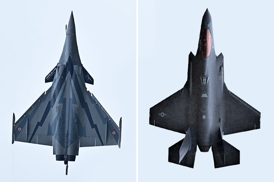 An F35 Lightning fighter jet of Lockheed Martin (left) and a Rafale fighter of Dassault perform during the Paris Air Show. 