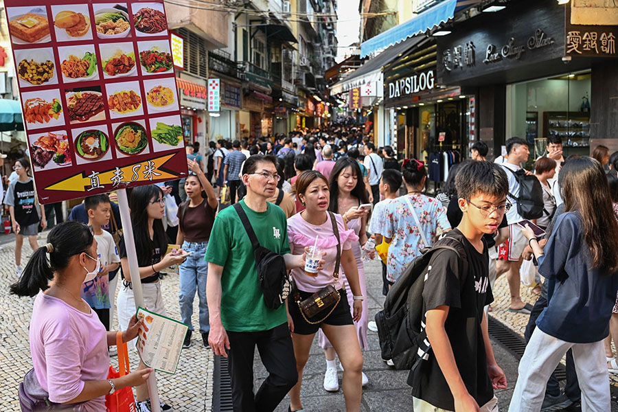 Chinese tourists visiting Macau during the country’s week-long holiday at the start of October Image: Peter Parks / AFP©