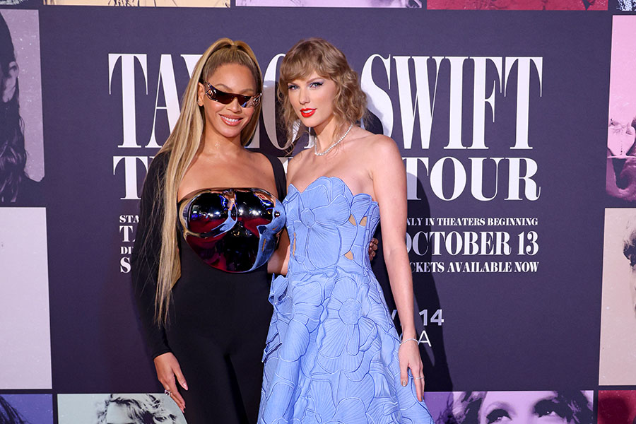 (L-R) Beyoncé Knowles-Carter and Taylor Swift attend the 