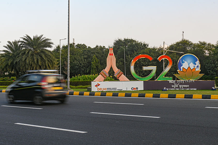 Traffic moves past a model of the G20 logo ahead of the G20 Summit in New Delhi, India on September 5, 2023. Image: Kabir Jhangiani/NurPhoto via Getty Images